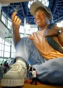 Giant sculpture of a young person holding a dragonfly at Edventure Children's Museum.