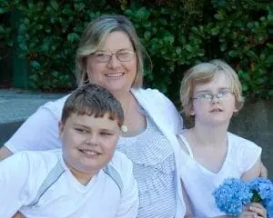 Beth Kuklinski with her two children.