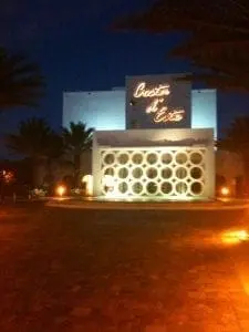 Cresta el Este building at night