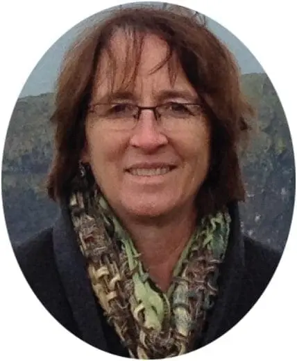 Debby Einatan smiling outdoors.