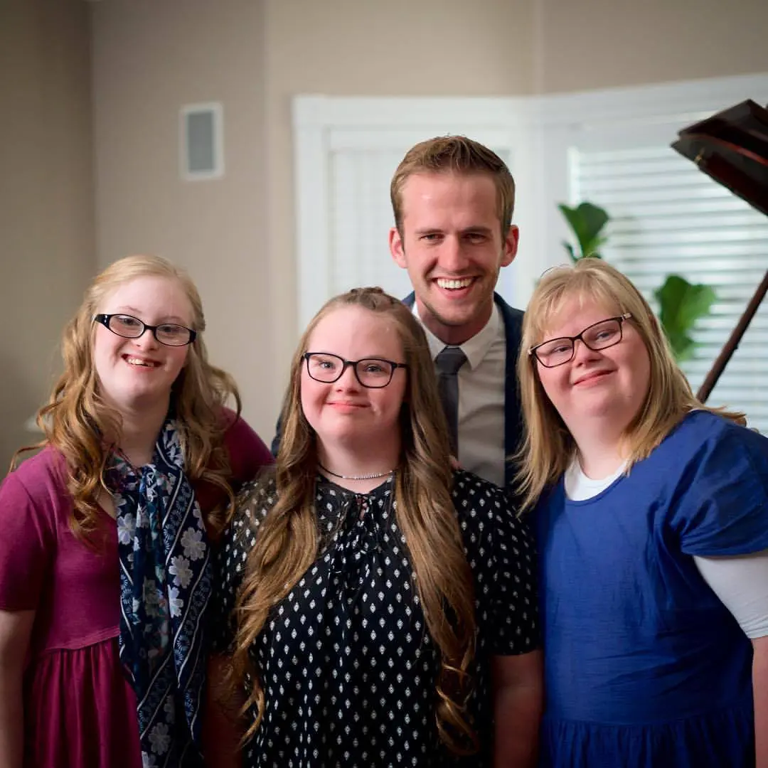 Jason Lyle Black with three young women.