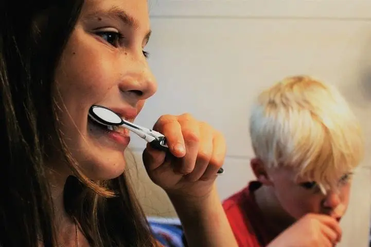 Two children brushing their teeth.