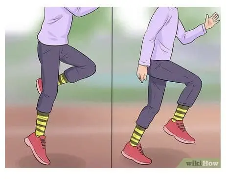 A child demonstrates the skipping motion in two side-by-side illustrations.