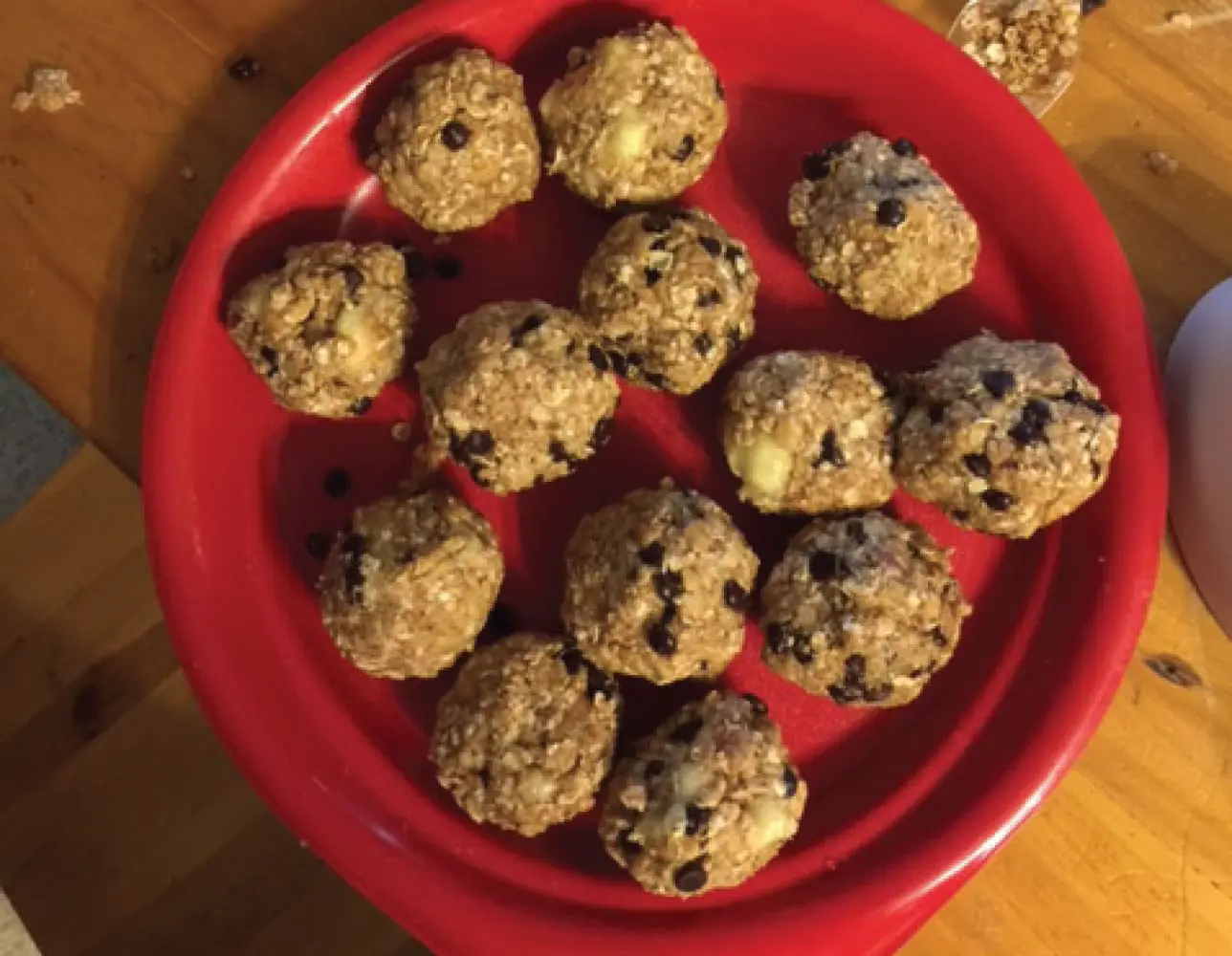 No-bake fig and banana granola bites arranged on a red plate.