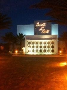 Cresta el Este building at night