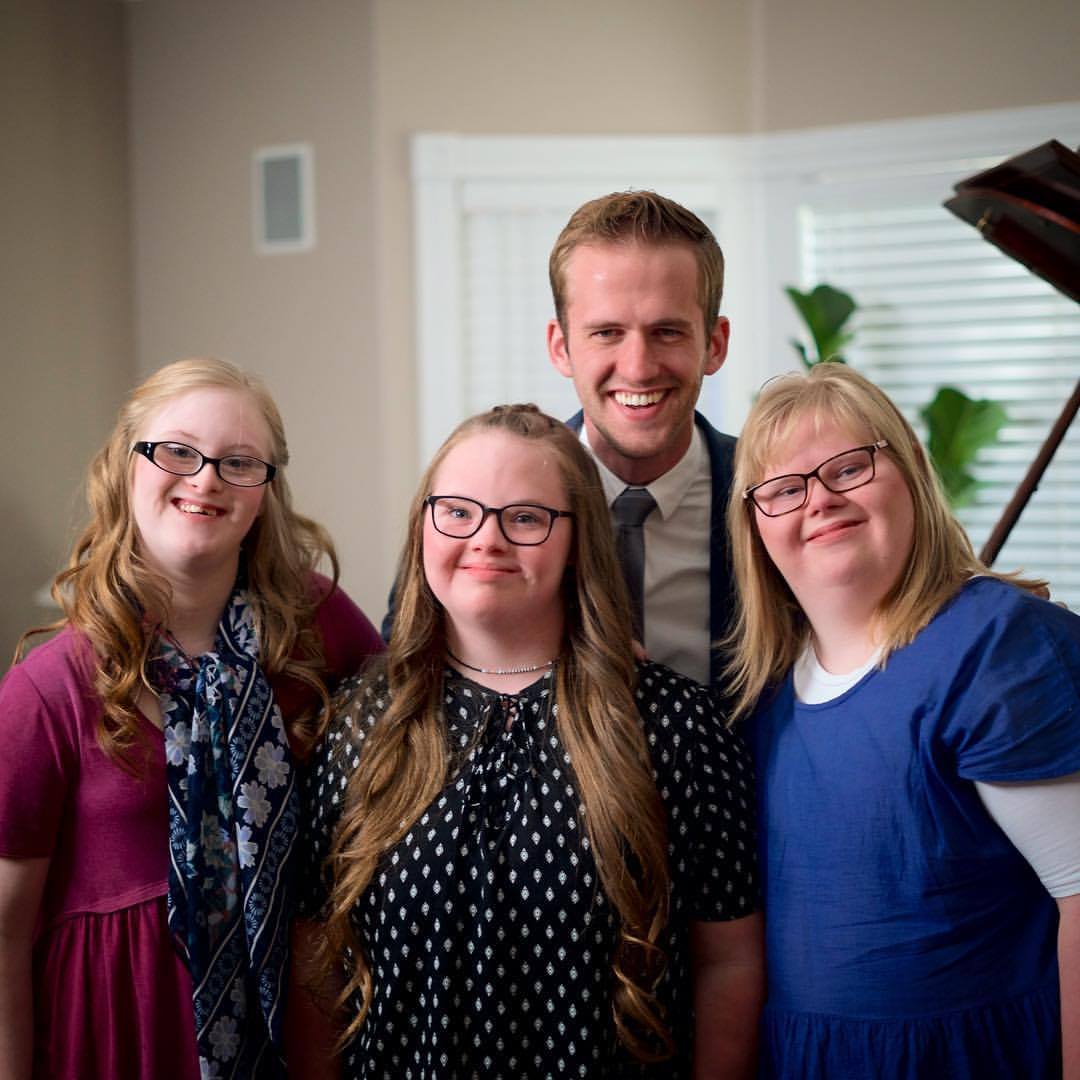 Jason Lyle Black with three young women.