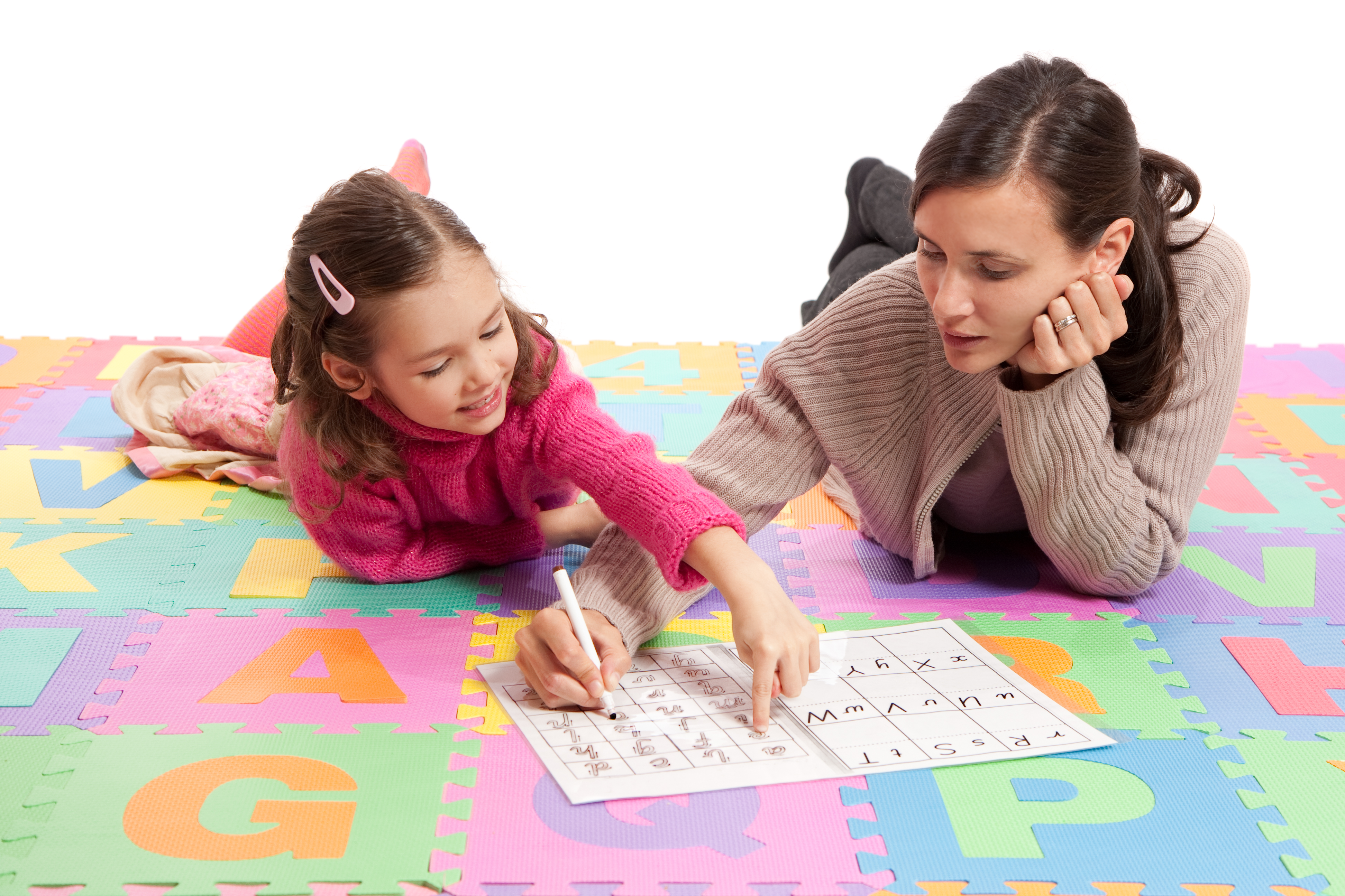Мама учить т. Дети учат английский. Дети изучают английский с родителями. Учим буквы для детей. Учим английский с мамой.