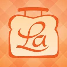 LaLa Lunchbox logo with the text "La" in cursive.